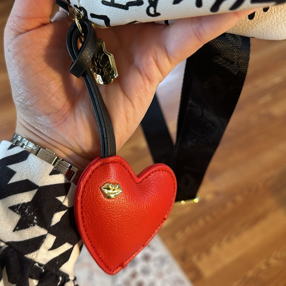 Betsey Johnson Heart Backpack♥️ EUC - Picture 3 of 6